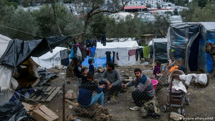 لاجئون على جزيرة ليسبوس اليونانية