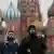 Два человека в респираторах на Красной площади в Москве