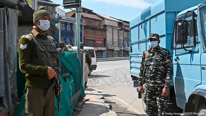 Covid 19 Crisis Prolongs Kashmir Lockdown Asia An In Depth Look At News From Across The Continent Dw 10 04 2020