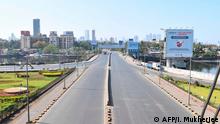 A general view of deserted roads is seen during a one-day Janata (civil) curfew imposed as a preventive measure against the COVID-19 coronavirus, in Mumbai on March 22, 2020. - Nearly one billion people around the world were confined to their homes, as the coronavirus death toll crossed 13,000 and factories were shut in worst-hit Italy after another single-day fatalities record. (Photo by INDRANIL MUKHERJEE / AFP)