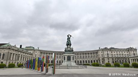 An empty Hofburg in Vienna (AFP/H. Neubauer)