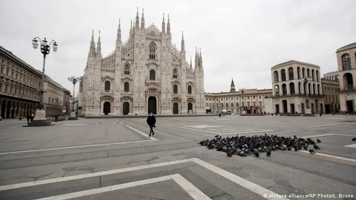 Italien Mailand Dom leer Ausgangsbeschränkung (picture-alliance/AP Photo/L. Bruno)