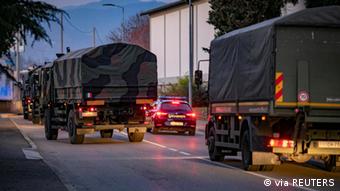 Военные грузовики на улицах Бергамо 
