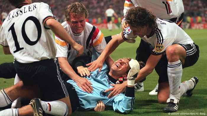 Germany S Euro 96 Shootout Victory That Sent A Message Of Unity Sports German Football And Major International Sports News Dw 24 03 2020