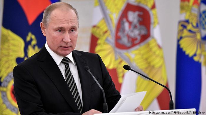 Wladimir Putin zögert mit Niederschlagung der Proteste 