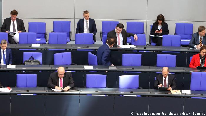 Berlin Bundestag Verabschiedung Hilfspakete für deutsche Wirtschaft