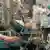 أطباء يعالجون مرضي كورونا في العناية المركزة بمدينة بافيا في شمال إيطاليا