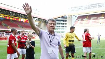 Ο Ρεχάγκελ πανηγυρίζει το πρωτάθλημα του 1998