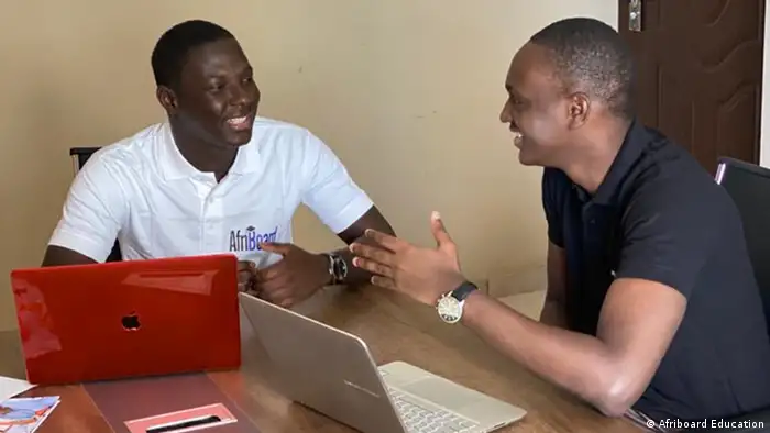 Massamba Thiam et Arona Guey, inventeurs de l'Afriboard Education