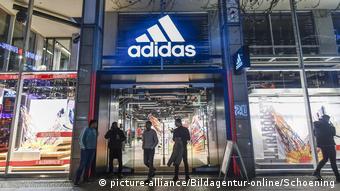 Вход в магазин Adidas