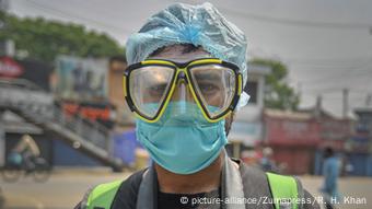 Bangladesh Journalist mit Schutzmaske