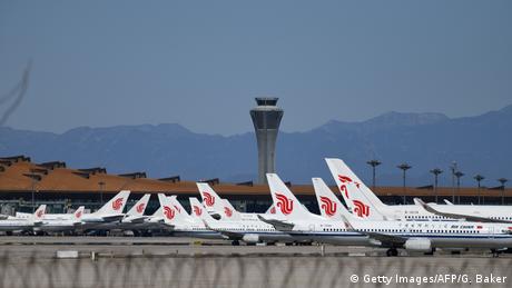 Coronavirus | Flugzeuge | Flughafen Peking (Getty Images/AFP/G. Baker)