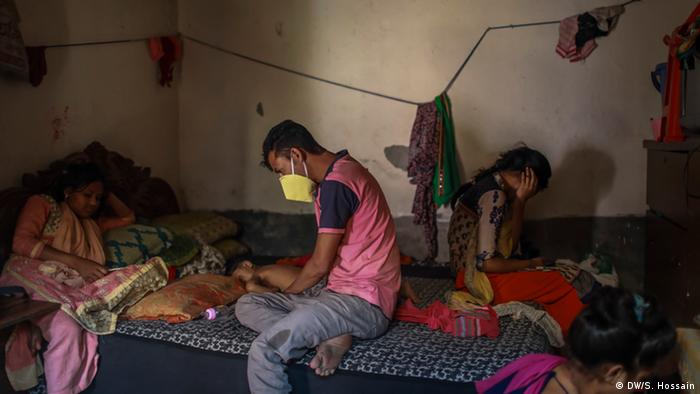 Bangladesch Dhaka | Coronavirus | Slum (DW/S. Hossain)
