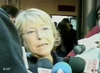智利总统巴切莱特（Michelle Bachelet）在地震后发表讲话
