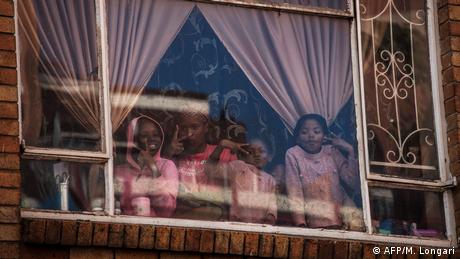 Südafrika Lockdown Ausgangssperre Kinder (AFP/M. Longari)