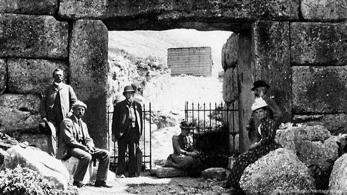 Wilhelm Dörpfeld ve Heinrich Schliemann Yunanistan'daki Miken antik kentinde 