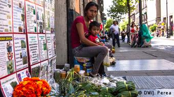 Mexiko Straßenverkäufer stehen vor dem Nichts | Sarai 