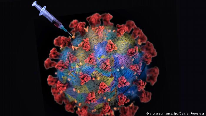 Фотомонтаж, изображающий земной шар в виде молекулы коронавируса с вонзенным в нее шприцом