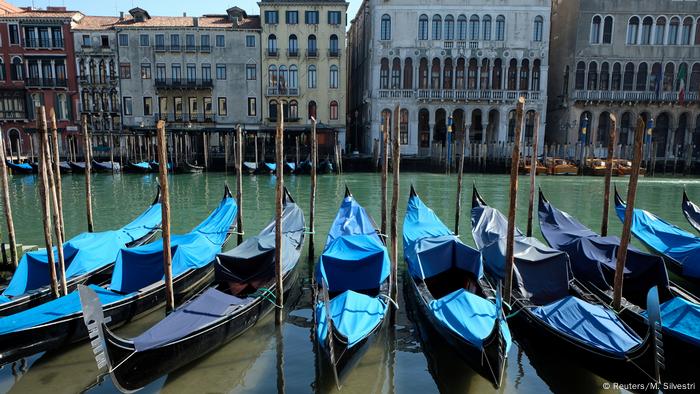 Italien Corona-Pandemie | Gondeln in Venedig (Reuters/M. Silvestri)