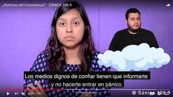 In addition to hosting Radio Sónica shows, Melu and Mike currently play the main characters in videos on misinformation about the coronavirus