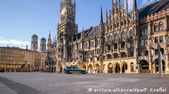 Άδεια η πλατεία Marienplatz στο Μόναχο Άδεια η πλατεία Marienplatz στο Μόναχο