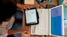 هل تنجح دول عربية في إنقاذ التعليم من كورونا عبر الإنترنت؟