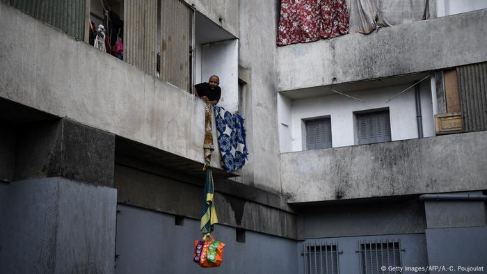 Frankreich Corona-Pandemie | Balkon Marseille (Getty Images/AFP/A.-C. Poujoulat)