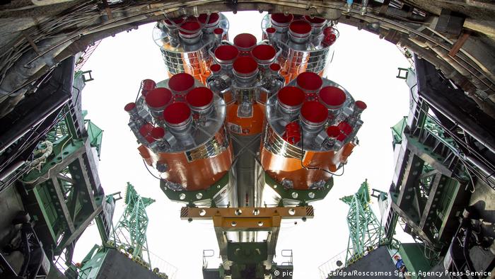 Sojus 2.1a Rakete bringt neue Besatzung zur ISS