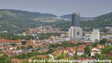 Stadtpanorama mit Jentower, Jena, Thüringen, Deutschland | Verwendung weltweit, Keine Weitergabe an Wiederverkäufer.