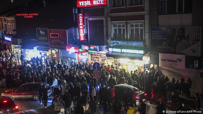 هجوم گسترده مردم به فروشگاه‌ها و سوپرمارکت‌ها پس از اعلام منع تردد در ترکیه