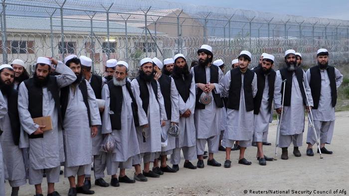 Prisioneros talibanes son liberados de la prisión de Bagram, en Kabul. (11.04.2020).