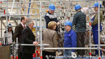 Besuch der Bundeskanzlerin am Max-Planck-Institut für Plasmphysik in Greifswald, Februar 2010; Alle Rechte beim IPP, Fotografin: Anja Richter Ullmann.