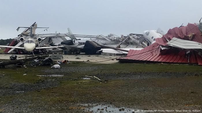 Immer Mehr Opfer Nach Tornados In Den Usa Aktuell Amerika Dw 14 04