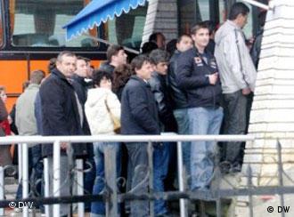 Dhjetra emigrantë kanë nisur të kthehen në Shqipëri.