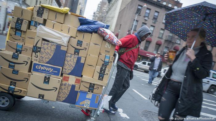 Fear And Lockdowns Push Black Friday Shopping Further Online Business Economy And Finance News From A German Perspective Dw 26 11 2020