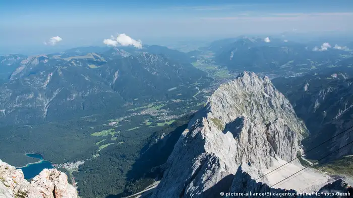 View of the Alps, Zugspitze (picture-alliance/Bildagentur-online/McPhoto-Gernh)