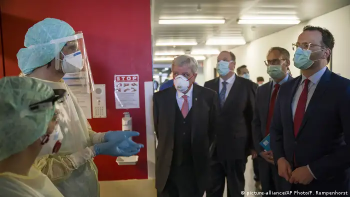Gießen Gesundheitsminister Jens Spahn im Krankenhaus