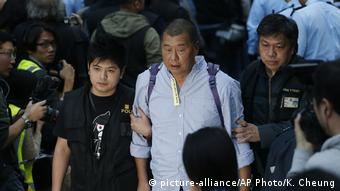 Hongkong | Jimmy Lai wird von der Polizei abgeführt