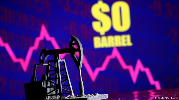 El petróleo cayó a valores negativos por primera vez en la historia el 20 de abril de 2020.
