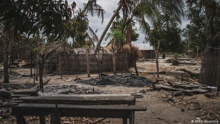 Symbolbild < Im Norden Mosambiks sind 50 Zivilisten von Dschihadisten ermordet worden
