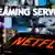 Smartphone mit Netflix-Logo, dahinter steht "Streaming Service" an einer Bilderwand