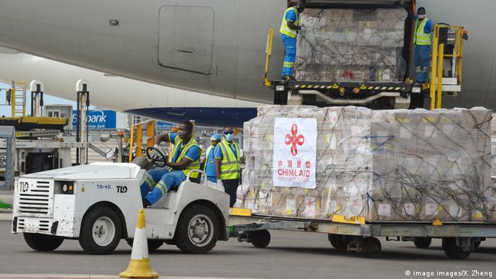 Ghanaian staff unload Chinese medical supplies from an airplane