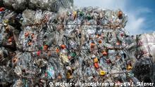 gepresste Plastikflaschen, Recycling | Verwendung weltweit