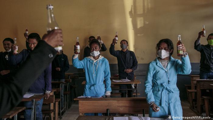 Madagaskar Antananarivo | Coronakrise | angeblich heilender Tee