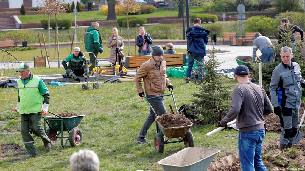 Millions Take Part In Belarus Civic Labor Day Amid Coronavirus News Dw 25 04 2020