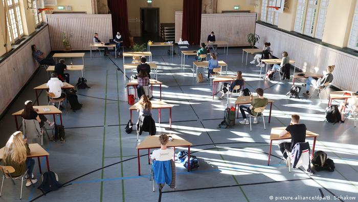 În clasa unei şcoli din Jena, elevii se pregătesc pentru examenul de bacalaureat