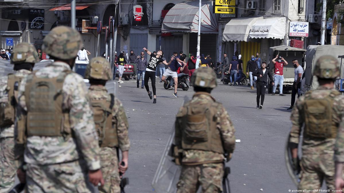 Riots in Lebanon with economy in crisis