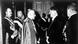 Adolf Hitler begrüßt beim Neujahrsempfang 1935 den päpstlichen Nuntius Cesare Orsenigo (Foto: picture-alliance/akg-images) Adolf Hitler begrüßt beim Neujahrsempfang 1935 den päpstlichen Nuntius Cesare Orsenigo (Foto: picture-alliance/akg-images)