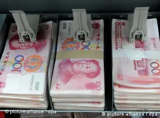A bank teller counts renminbi bank notes in Shenyang, northeast China 13 January 2010. The Chinese central bank, BOC (Peoples Bank of China) raised the deposit reserve requirement for 0.5 percentage points to be effective 18 January. This move is seen as a bid to tighten money supply after four times lowering rates since June 2008 in order to stimulate the economy. The move led to a 2.11 percentage drop in the benchmark Shanghai Composite stock index. EPA/MARK
