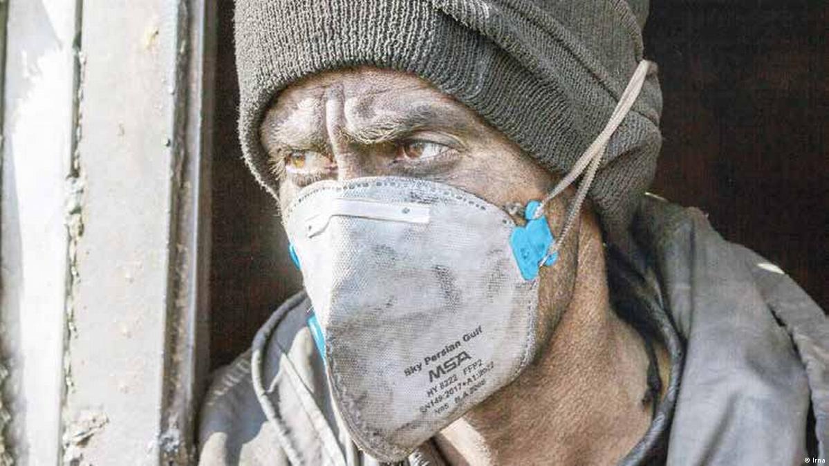 روز جهانی کارگر در ایران؛ کارگران بی‌دفاع، مطالبات بی‌پاسخ – DW – ۱۴۰۴/۲/۱۰